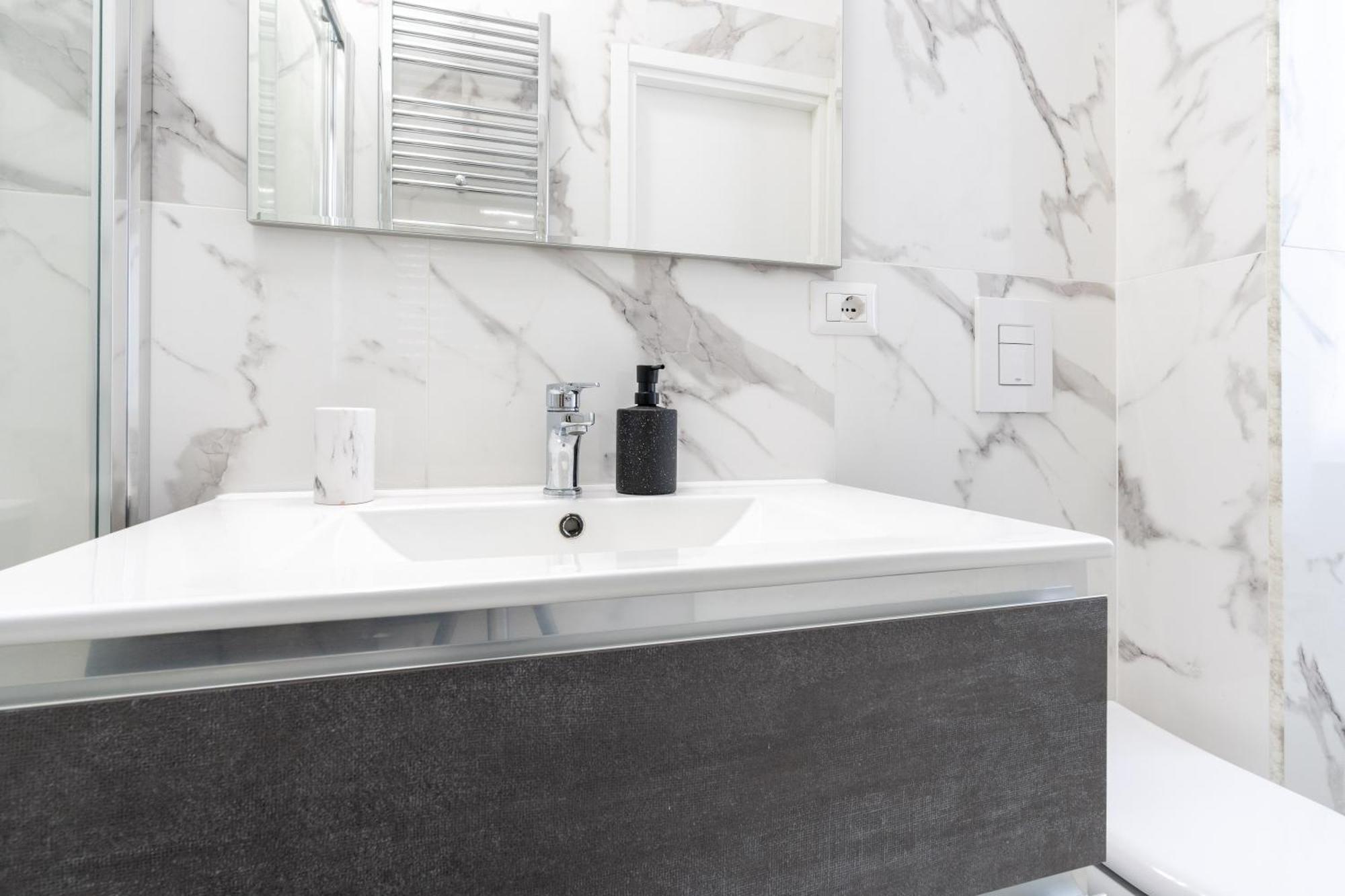 Amazing Apartment Near To Colosseo And Subway Рим Экстерьер фото